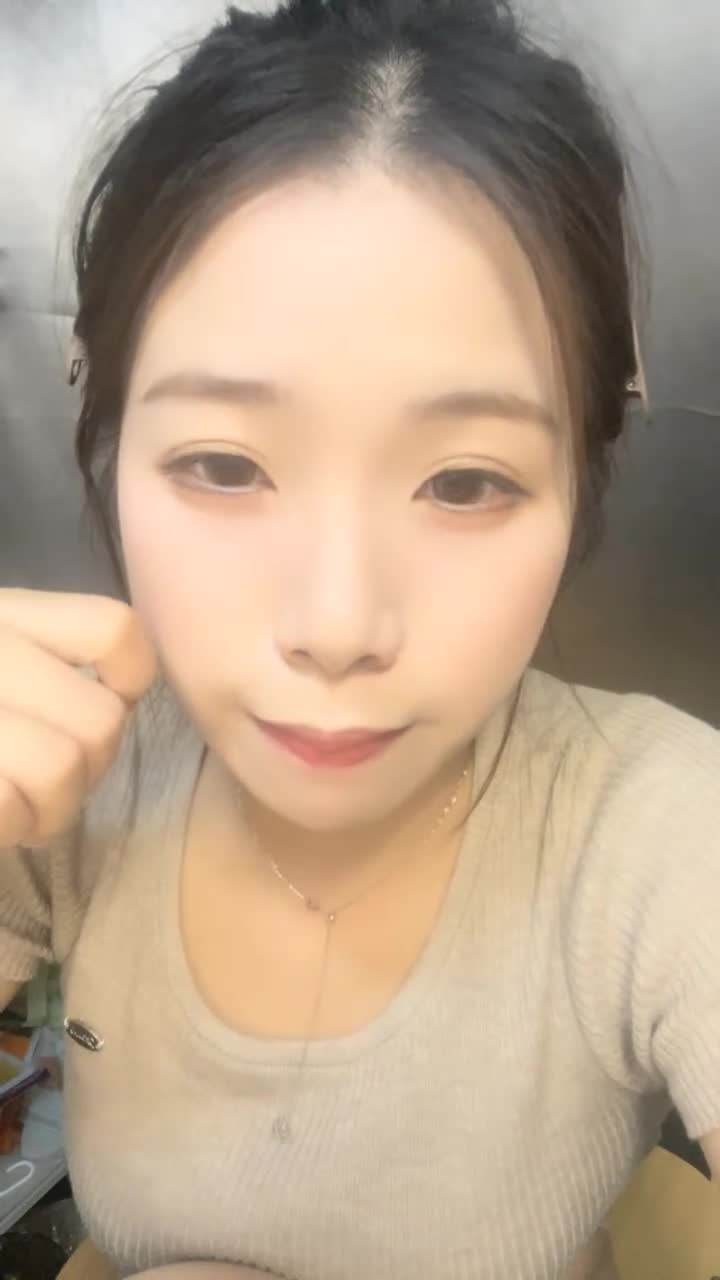 绿播女神下海！【小贝贝不睡觉】部分密码房~宿舍揉奶自慰 跳弹道具狂震~【44v】 (2)
