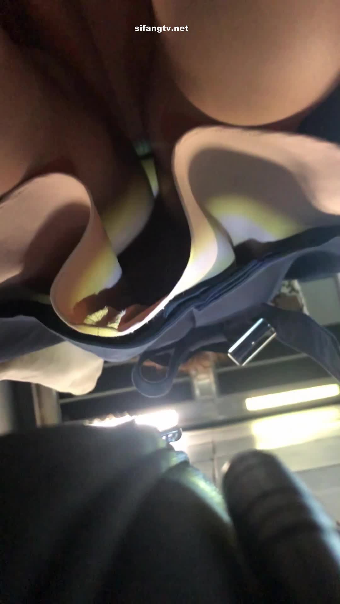 大神极限抄底 各种透网骚丁 透明蕾丝内 无内 尽情展示 【130V】 (78)
