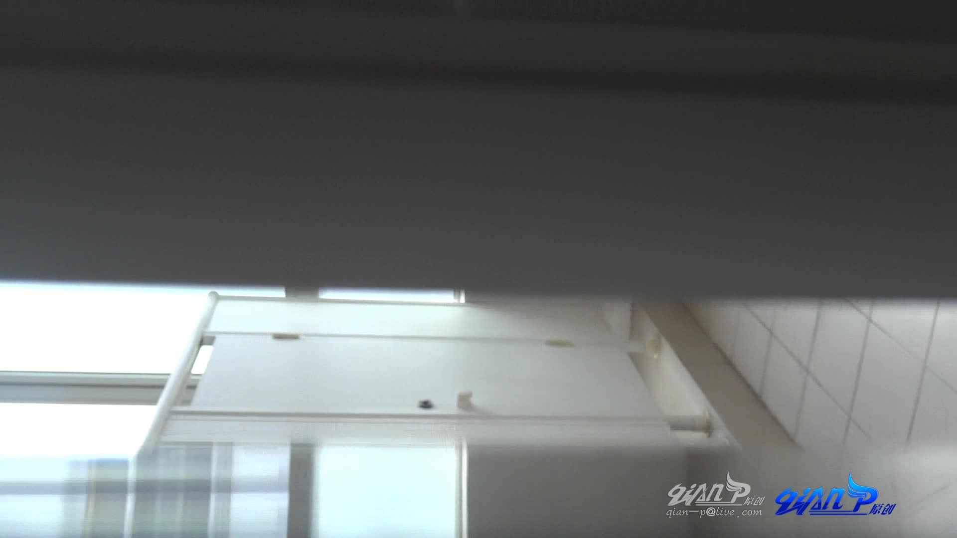 Qian-P系列 商场厕拍合集，超清特写 阴毛阴唇清晰可见 好多高颜值 白领 学生妹【600v】 (2)