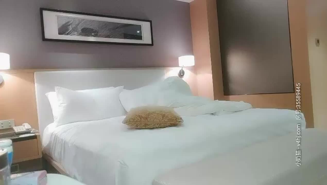 8娇小萝莉