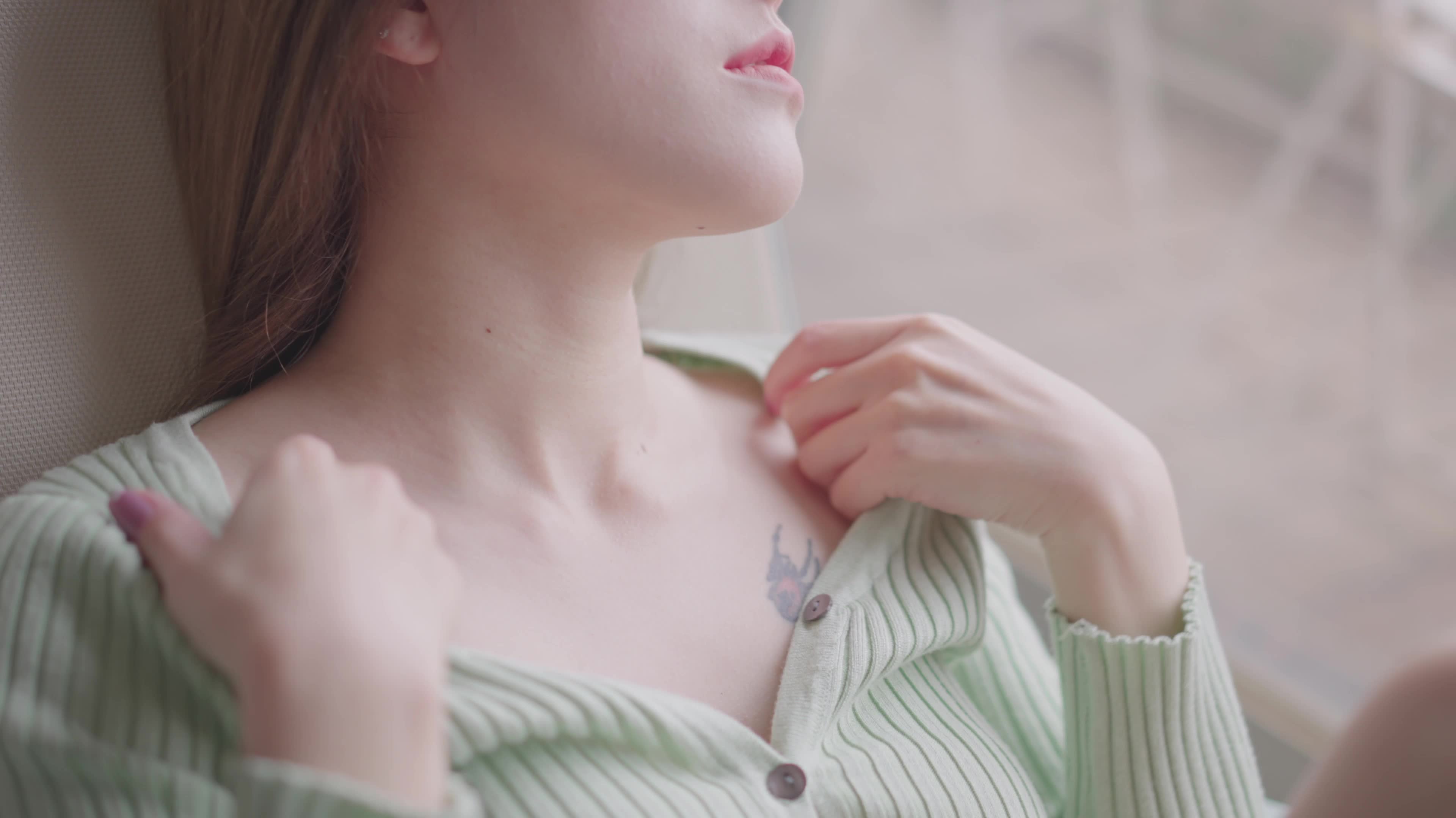v
