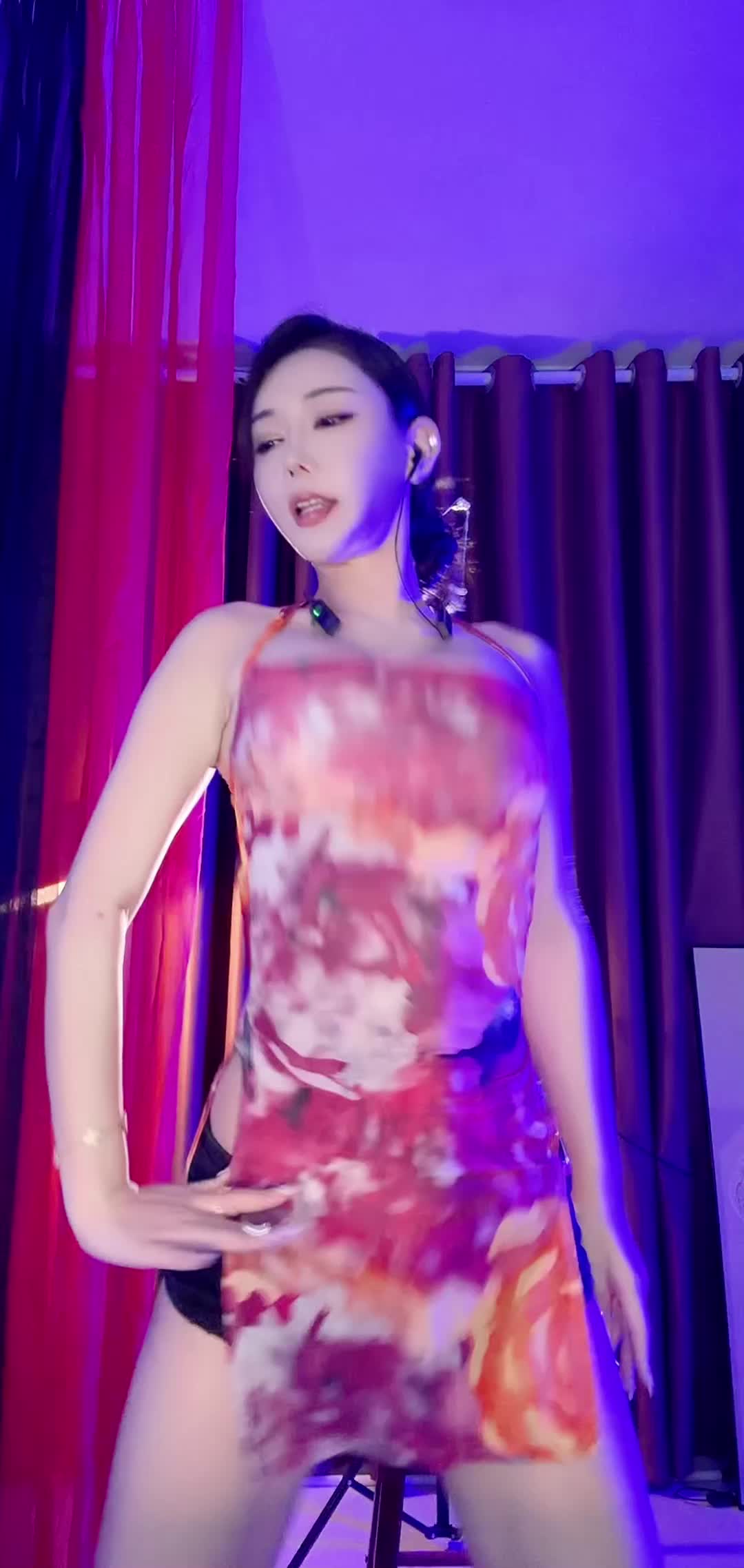兔啵啵 热舞