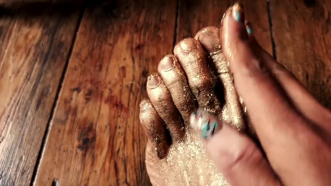 0067 - PORN IS BEAUTIFUL： foot fetish, peeing, drool, close-up, gold body-SOLVEIG (ph5b336af391461)