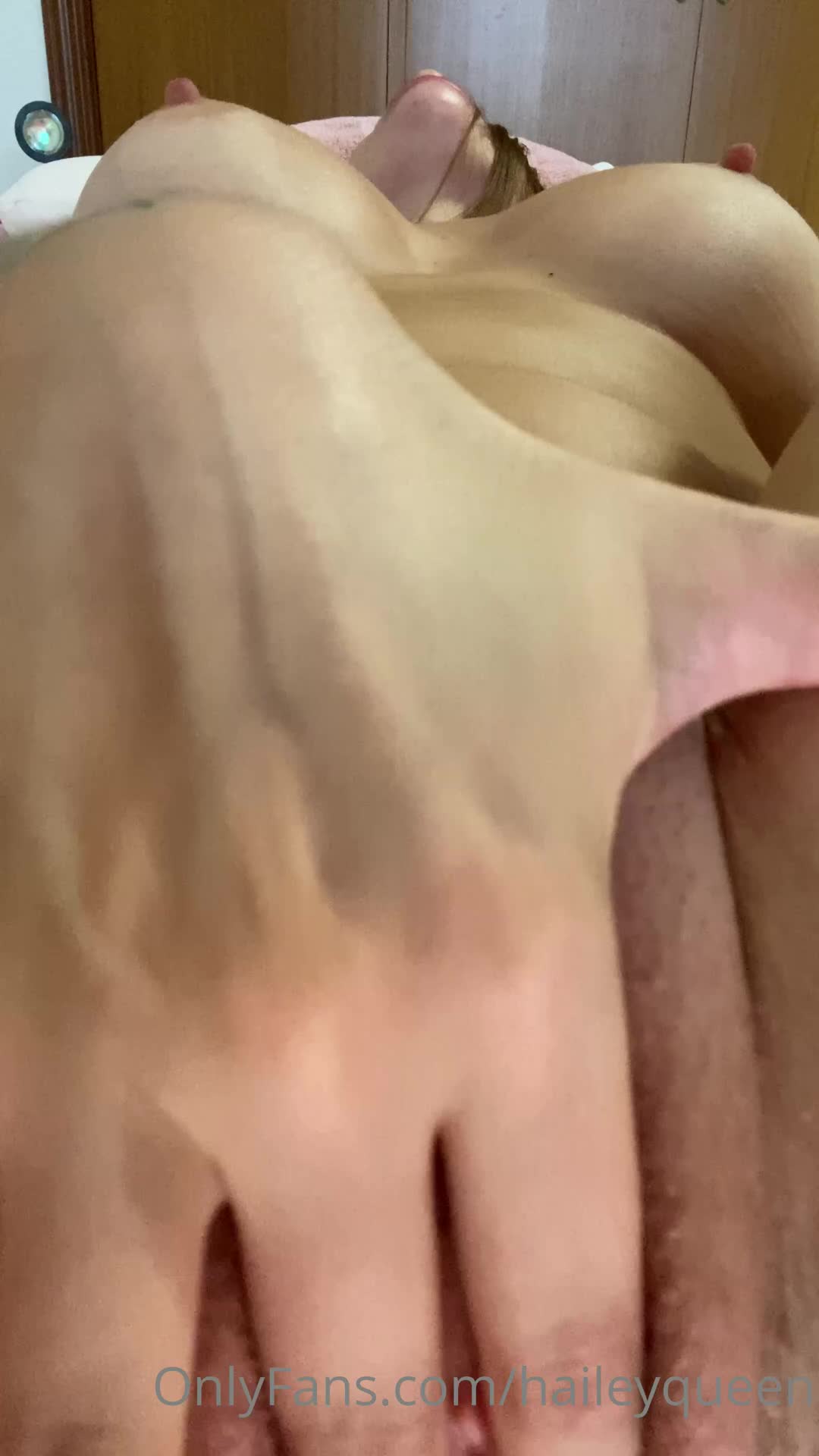 Hailey Queen  (139)