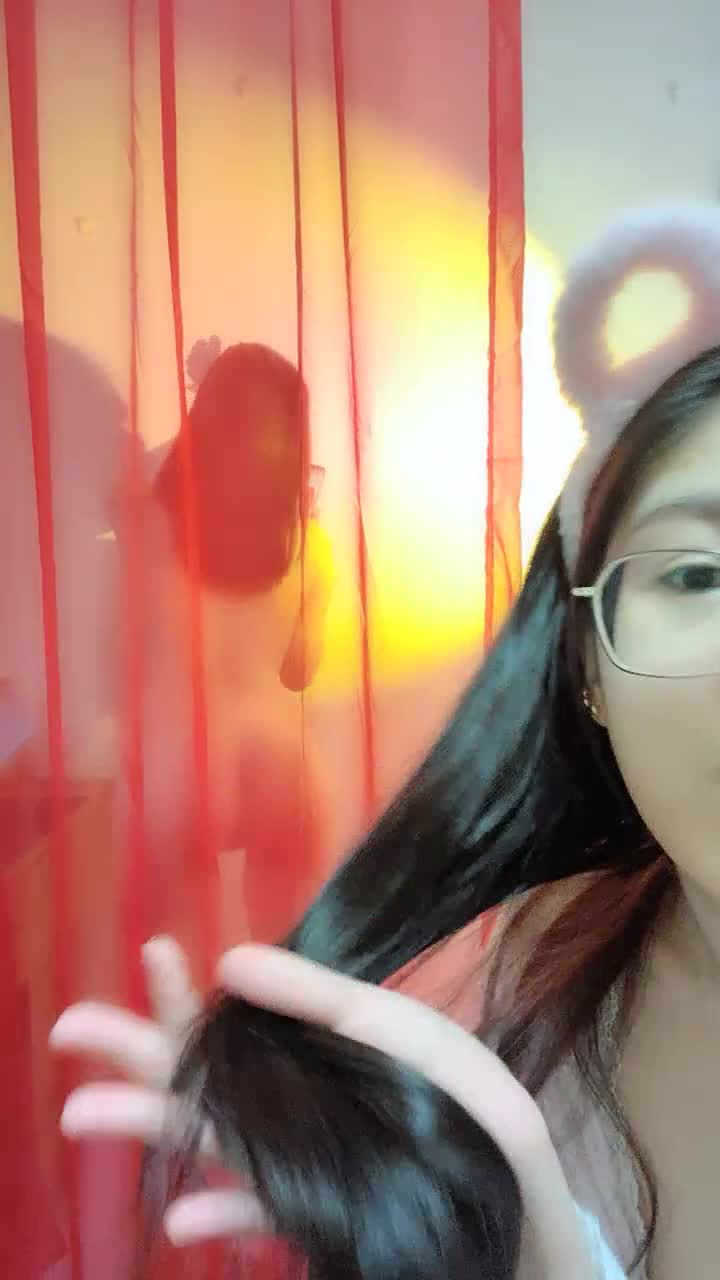 巨乳奶妈和白浆少妇激情大秀直播，轻纱胀里的风骚女非常诱惑，揉奶摸逼撞骚臀好刺激，挤奶水给狼友喝别错过