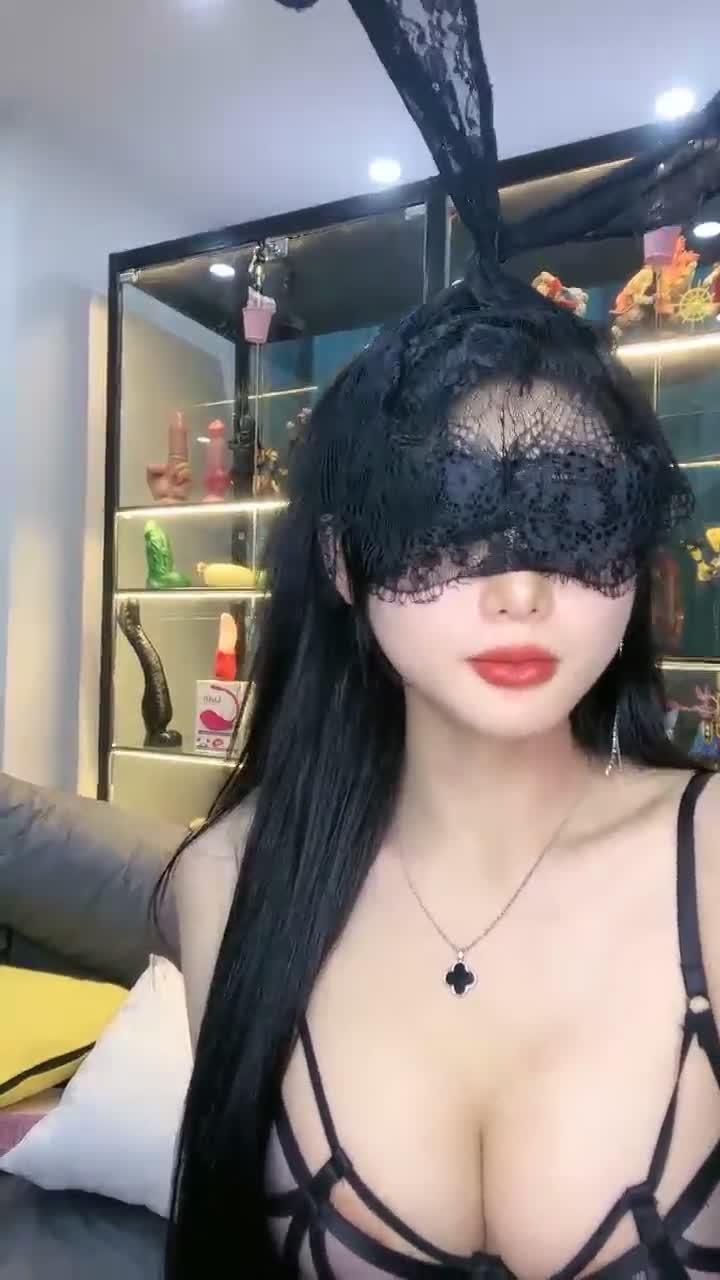  (7)