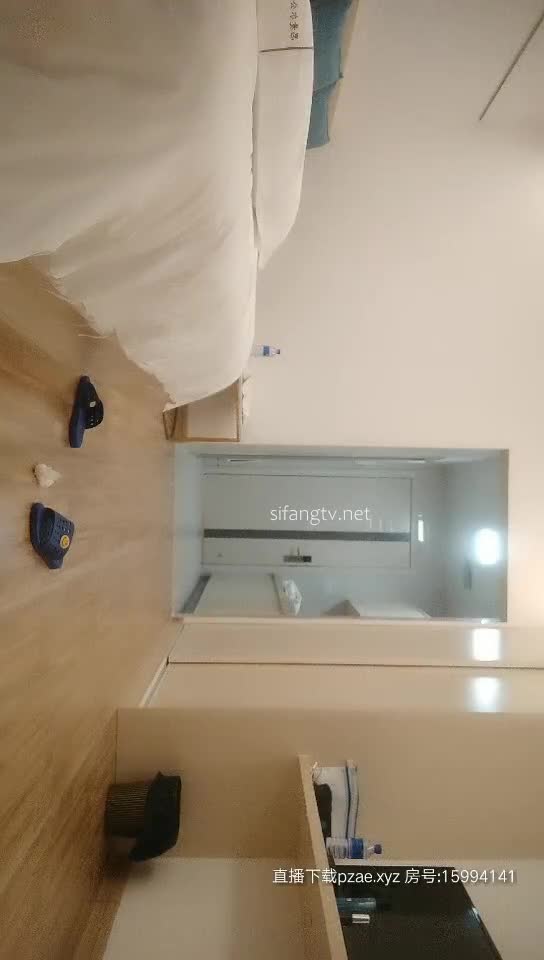  (4)