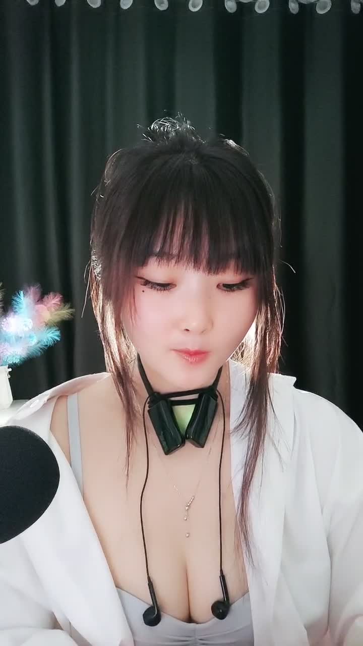  (12)
