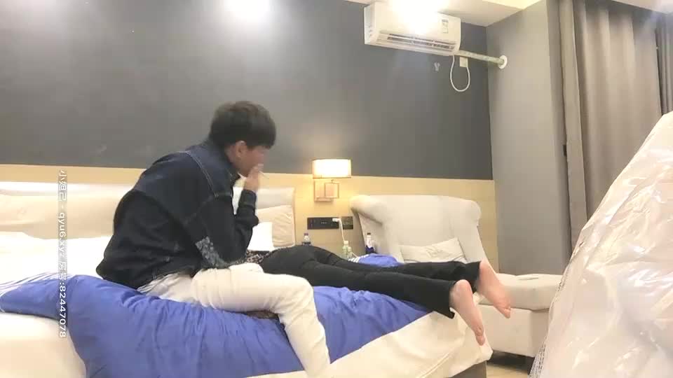 2021-4-3091约妹达人豹纹大耳环肉肉妹子，口交舔屌洗完澡开操，抬腿抽插侧入猛操，大屁股后入大力撞击