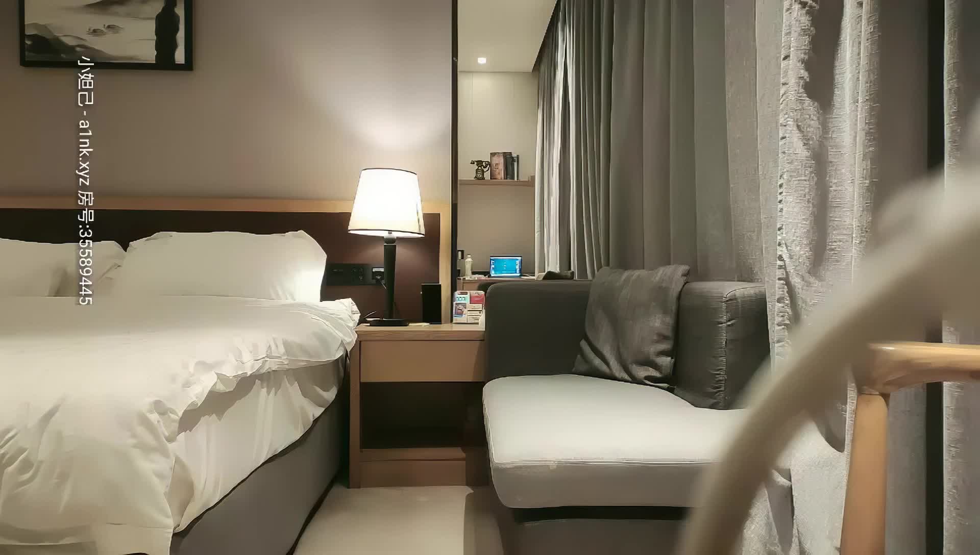 【ai高清2k修复】情感主博李寻欢深夜肌肉佬上场牛仔裤胸上纹身妹子，按着腿手指扣逼口交上位骑坐大力抽插猛操-128