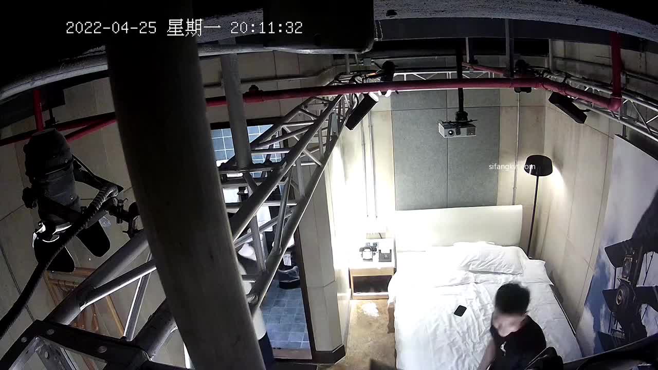 17086
