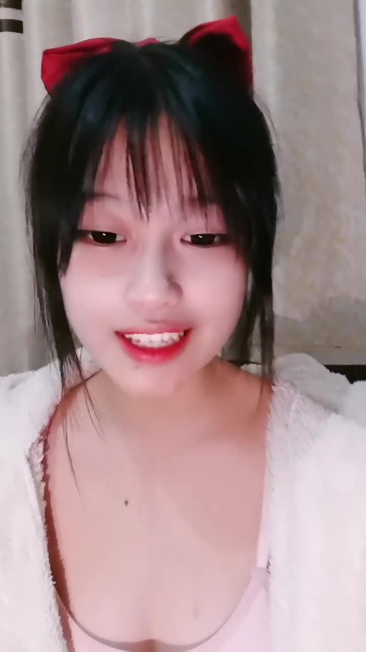  (32)