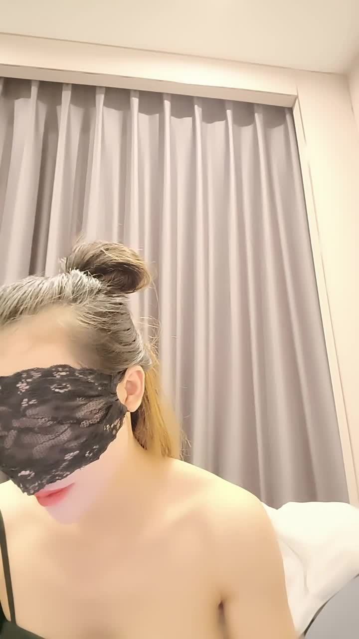  (12)