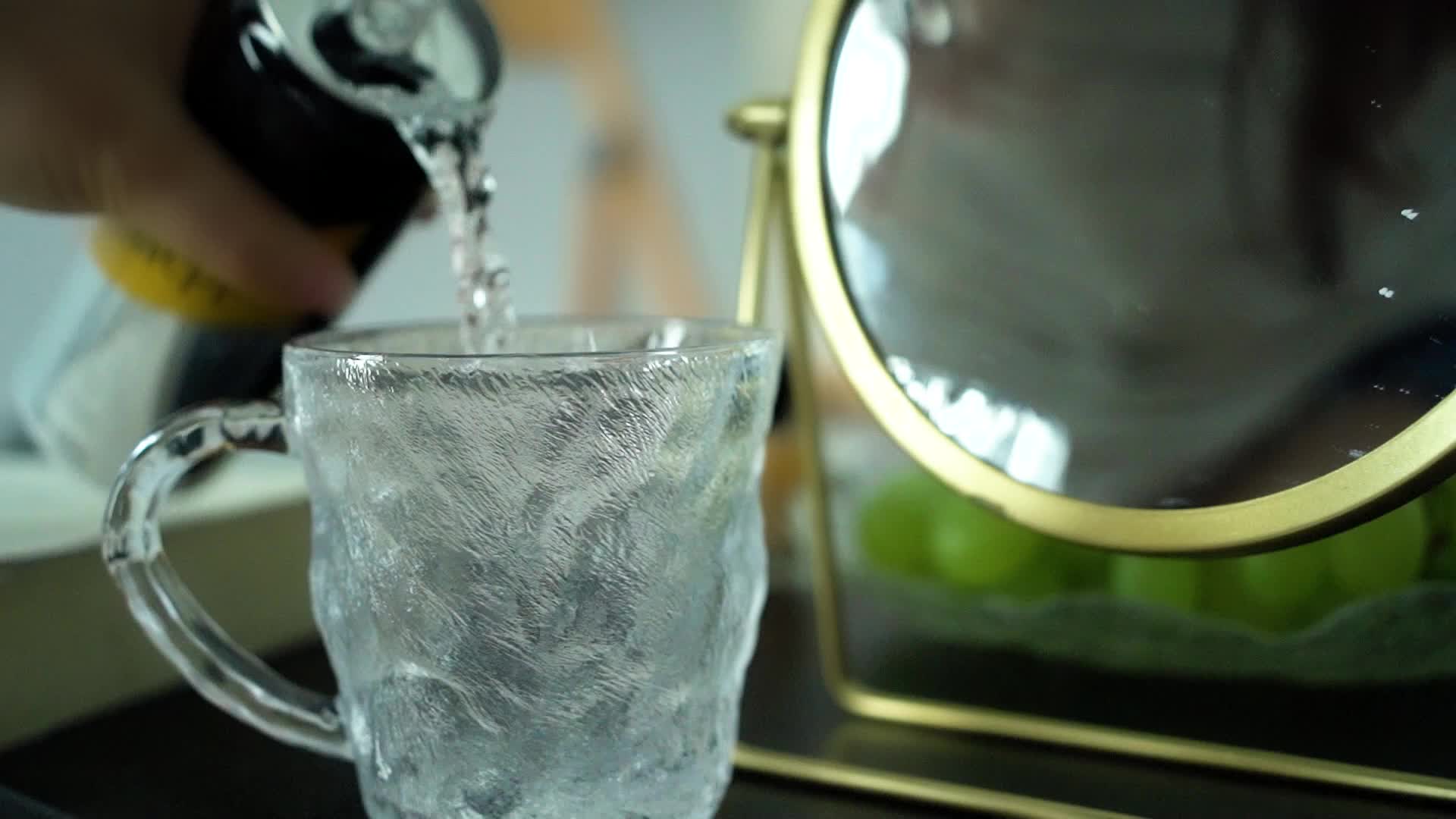  (1)