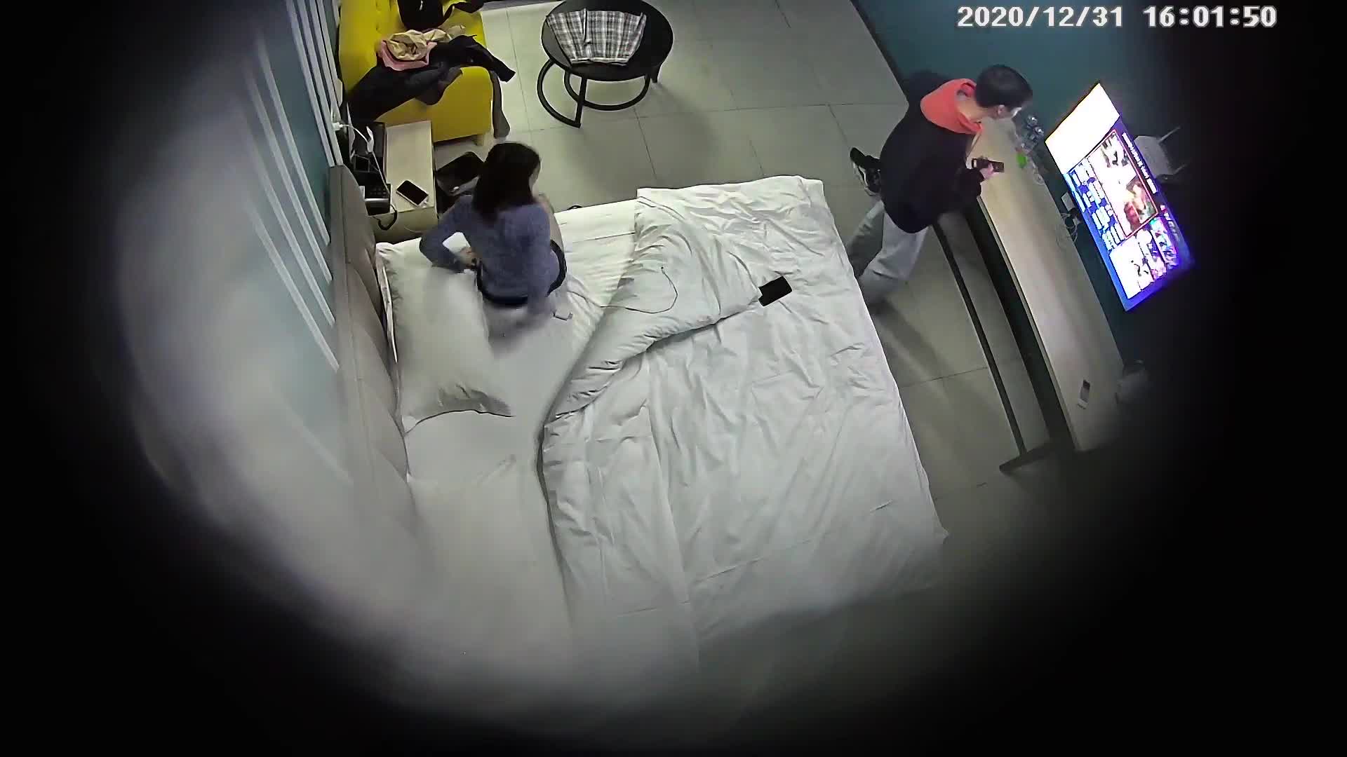 www.98T.la@主題酒店情趣房拍攝到的短發JK製服妹子與男友開房愛愛互舔互插愛撫爽的欲仙欲死露臉高清