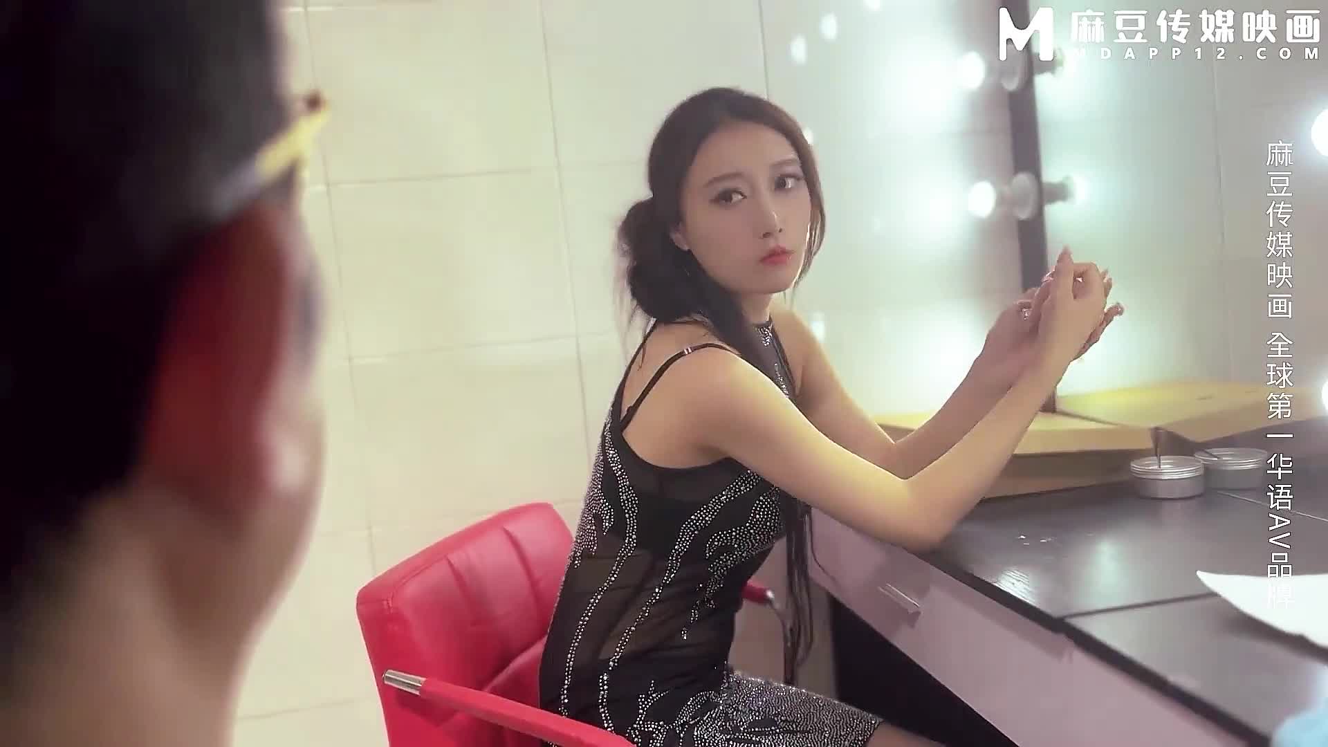 www.98T.la@【麻豆传媒MD-0304】露露【强上硬操落下处女红・白虎小模遭摄影套路】高清1080P原版首发【MD-0304】