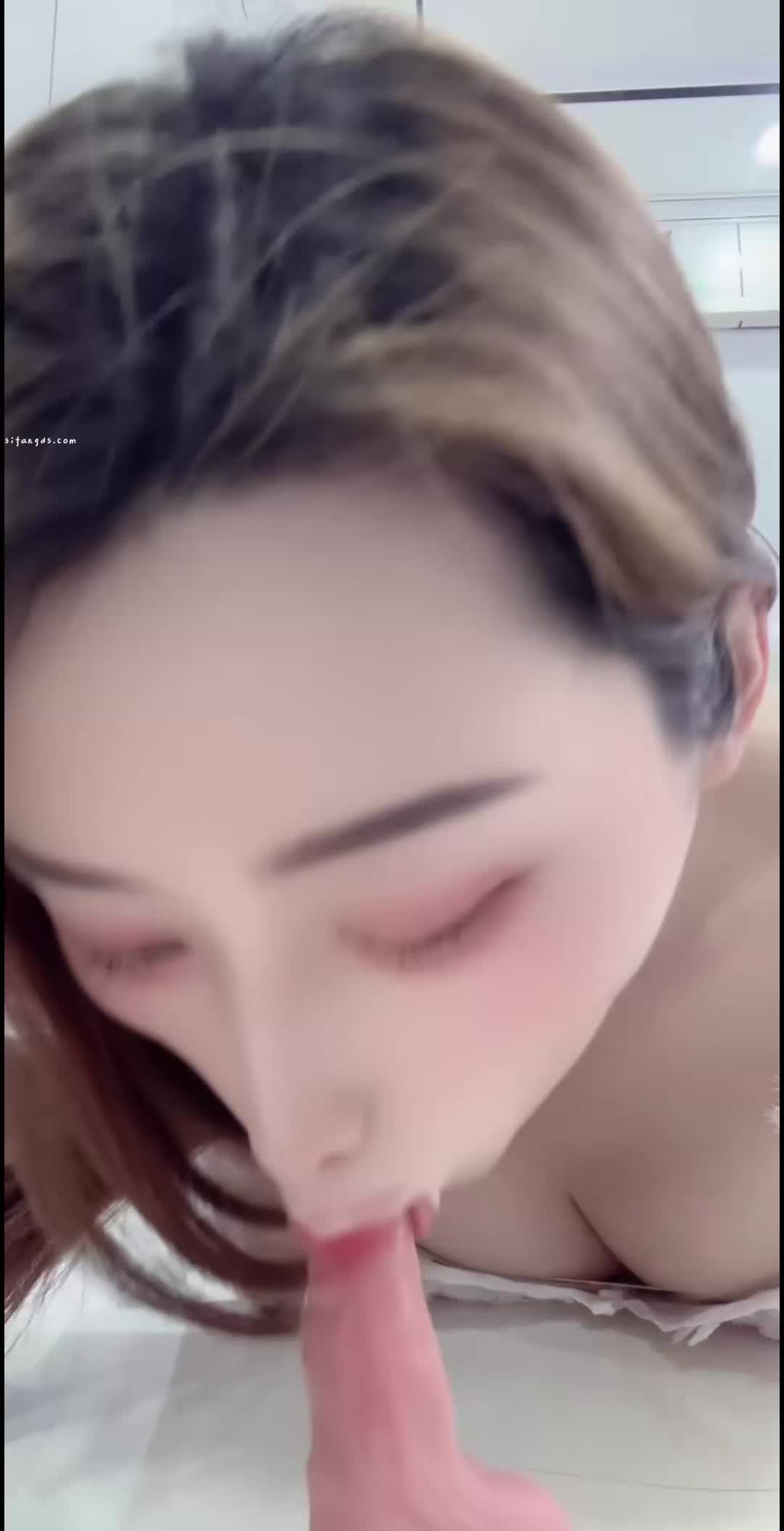 V (4)