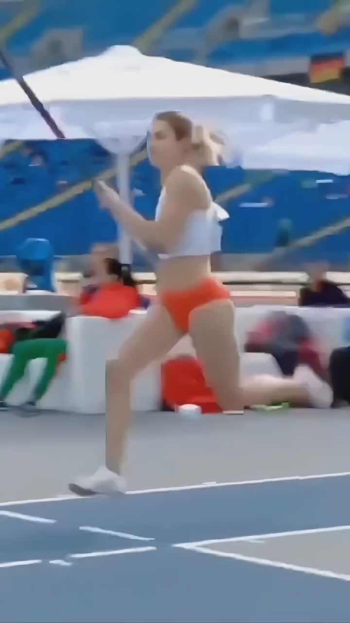 01879