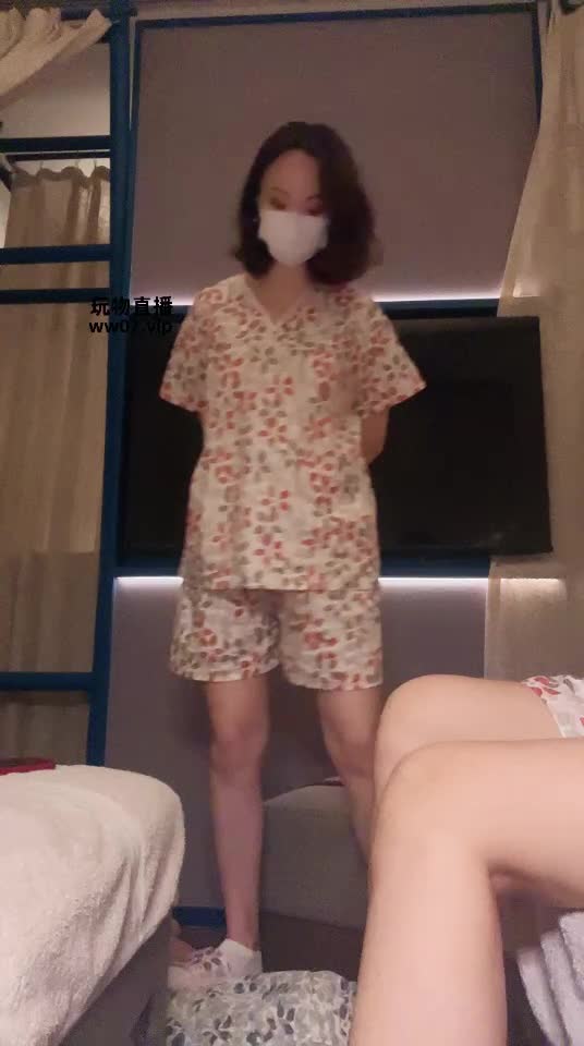 2048.hk@茹雪TJ：双S北京洗浴休闹中心玩带素人闺蜜第一次体验玩狗钻胯舔脚深喉踢裆踢蛋2025-03-11