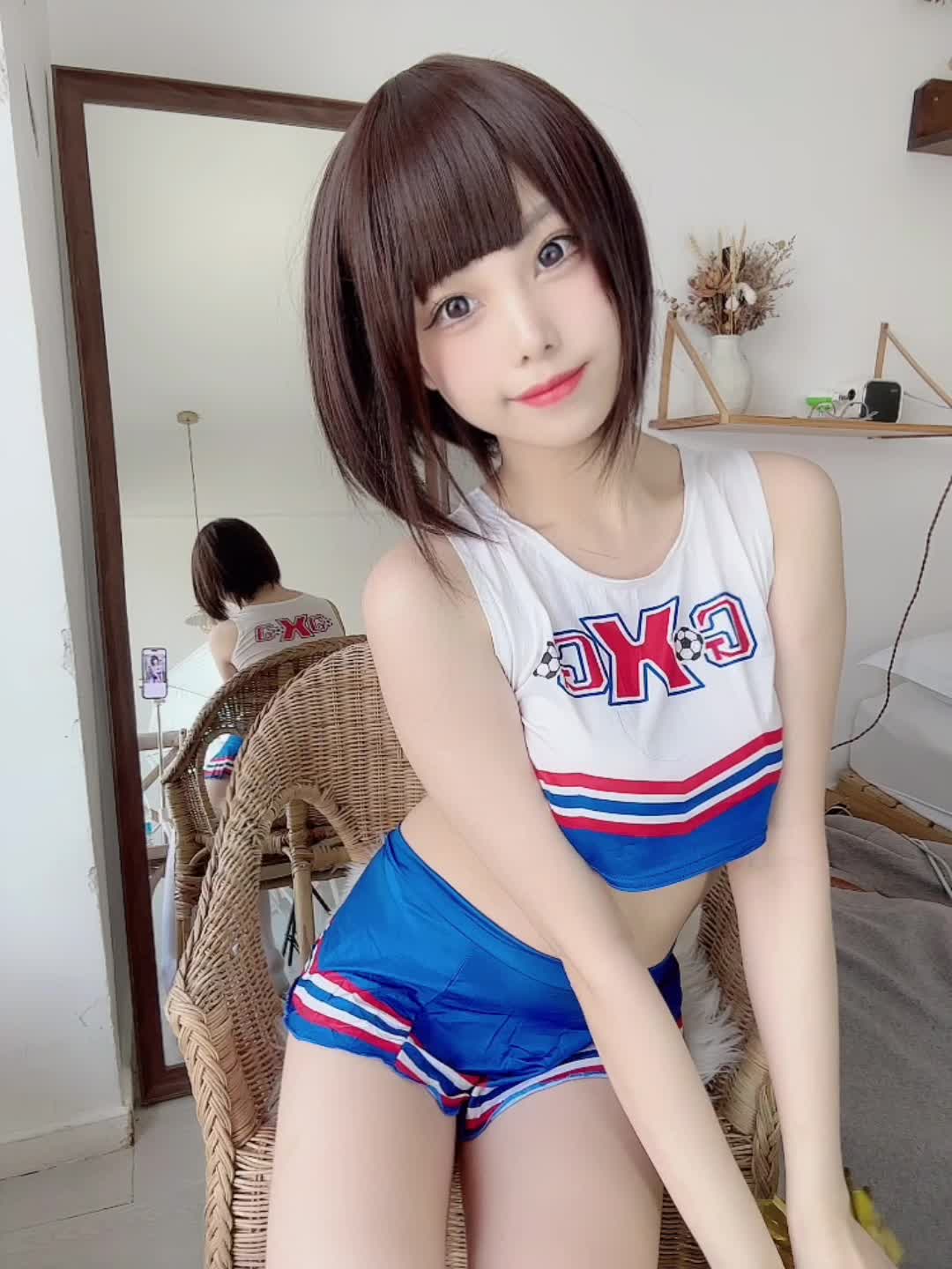 V (1)