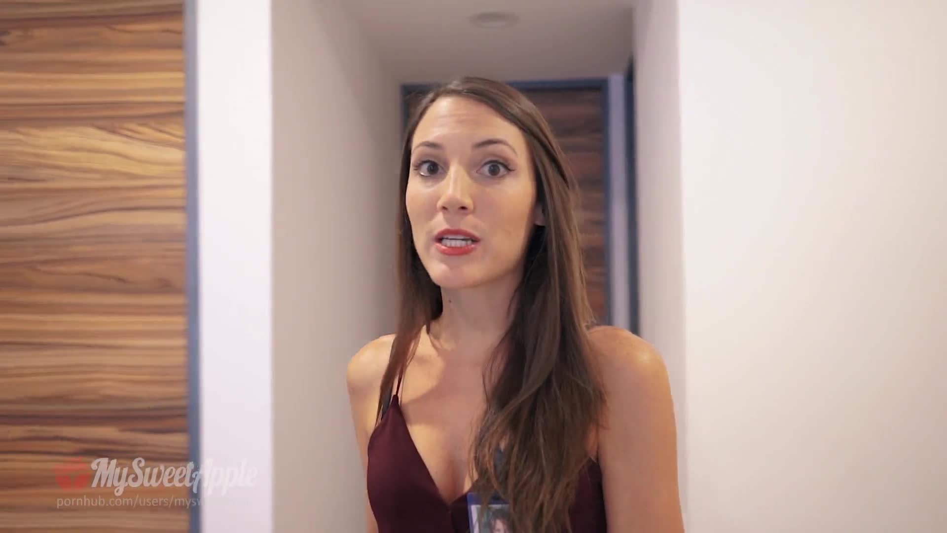 2048.hk@RealEstateAgentFuckstheCustomertolandadealandtheHandymantoreachanorgasm