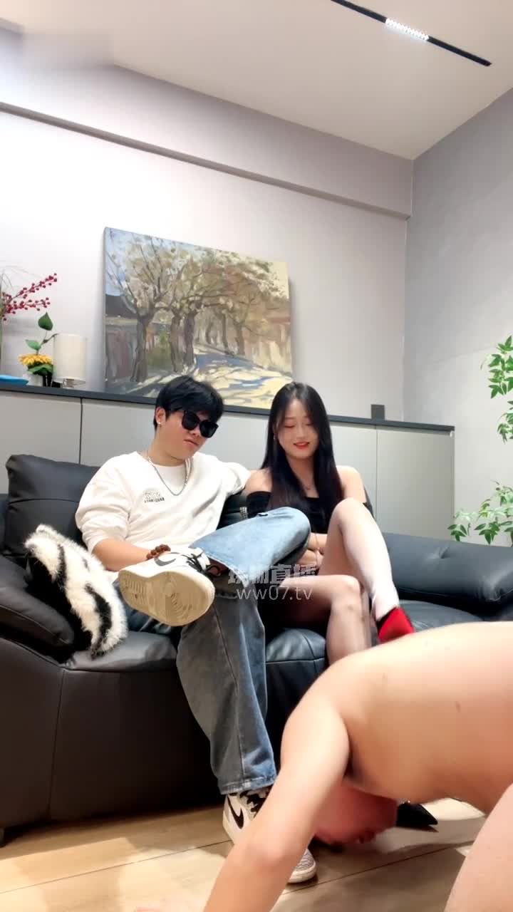 2048.hk@胖虎TJ：伺候长沙蓓蓓情侣主混合圣水女主给男主口完吐狗嘴里伺候啪啪啪吃精液2025-11-26