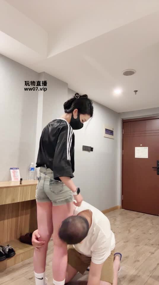 2048.hk@苏州婉儿TJ：口水裸足白袜伺候全体重踩踏踢裆胖虎2025-05-12视角1