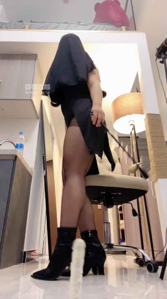2048.hk@覆面小妈_红绿灯_邪恶修女精神控制_肥臀诱惑场_你愿意成为修女的奴仆吗_覆面_肥臀_丁字_黑丝_皮靴_马鞭