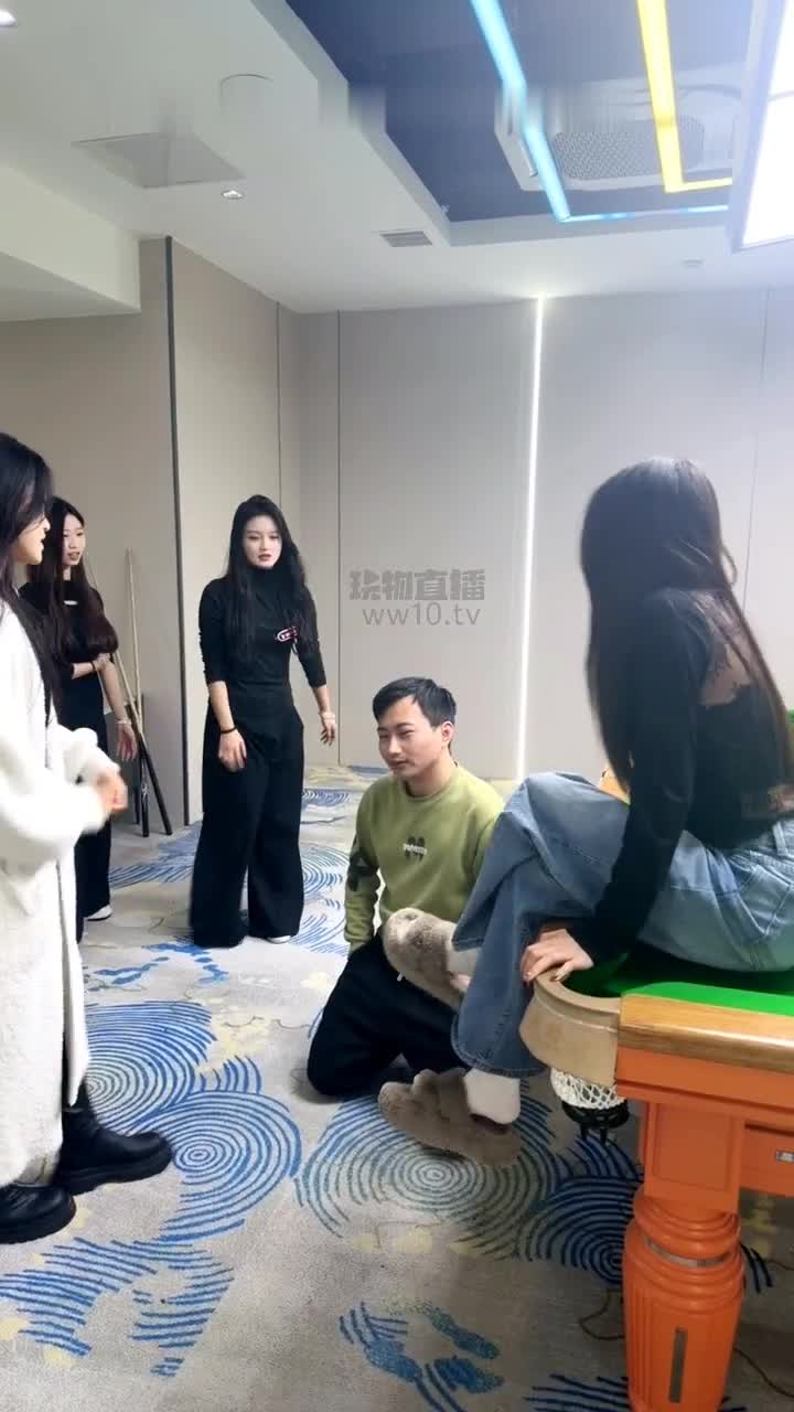 2048.hk@大大 一苒 TJ：台球厅开发助教调教老板 全体吐口水 全体漱口水 钻胯 闻舔白袜 打耳光 巧克力印脸上 用台球打他的狗鸡巴 2026-01-19