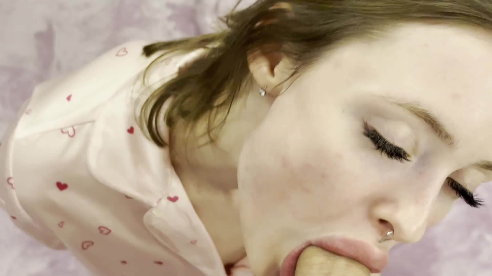 2048.hk@Young Sweet Sucks Well, she Likes it when she Fucks her back_EvaRmore_1080p