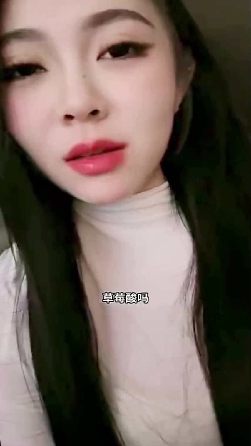 【全网首发独家4K】学姐穿着蕾丝兔女郎战袍在厕所，跟AV里的肉便器简直一模一样，按在马桶上狂操33岁一线天粉嫩鲍鱼，按压阴蒂像是打开了水龙头一样，禁欲15天的学姐嗦鸡巴真狠，就是个鸡巴套子+精液容器，人前熟女御姐，人后淫荡贱妇！#少妇 #母狗 #肉便器点击下方评论区或者置顶有更多精彩的预览视频，有能力的兄弟可以支持一下！谢谢大家了！