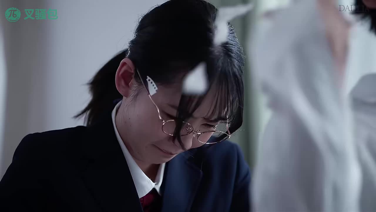 水果派 260419J【校园霸凌】班主任替女学生受罚被调成母狗！番号：DLDSS-481#美乃雀 #班主任 #母狗 #SM