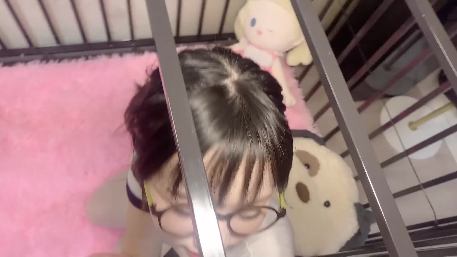 2048.vip-【反差眼镜娘】UU睡不着 - 露脸靓萌少女调教 被圈禁的小母狗投喂肉棒 销魂含吸龟头 粉嫩的白虎穴肉便器爆操内射