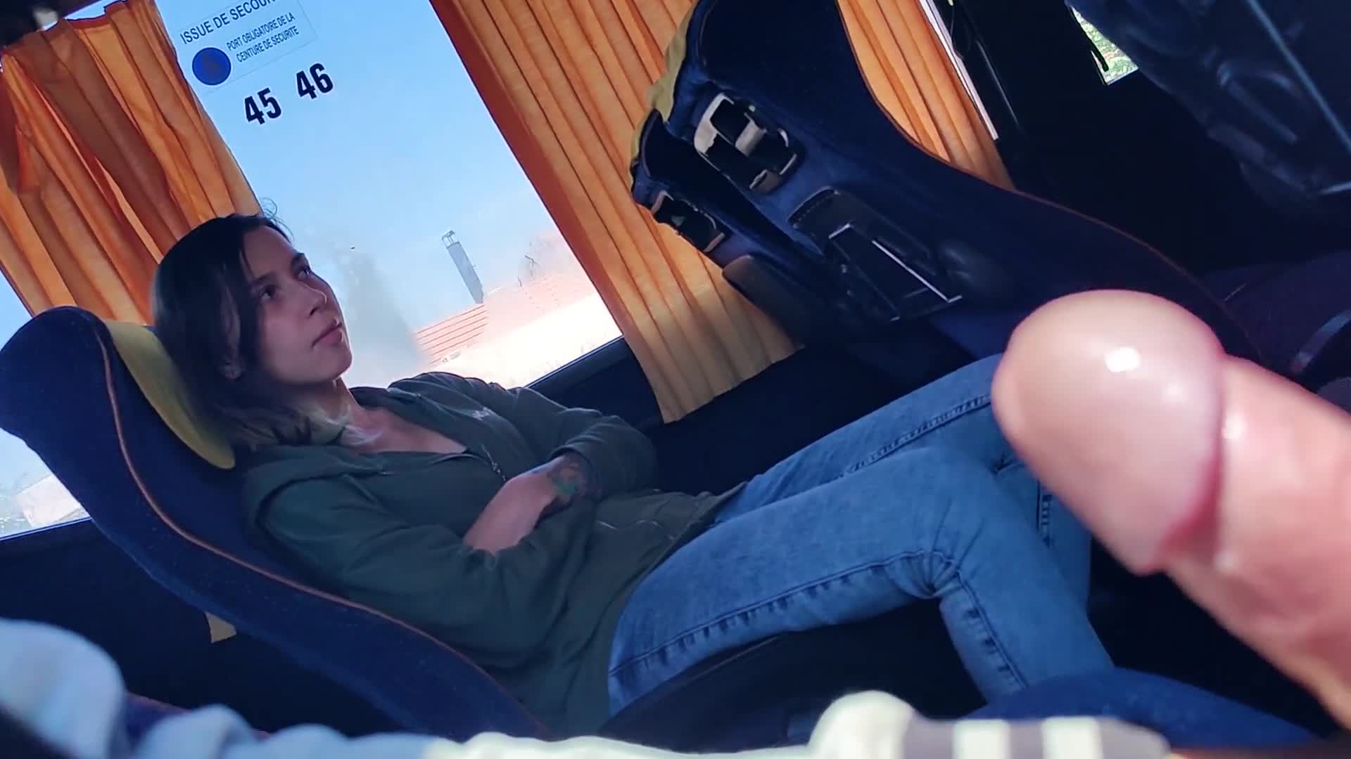 2048.hk@Stranger teen suck dick in bus