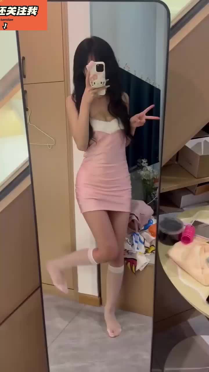 【70万粉丝抖音网红一只香】大尺度私密视频遭泄密，女上位被操到高潮抽搐