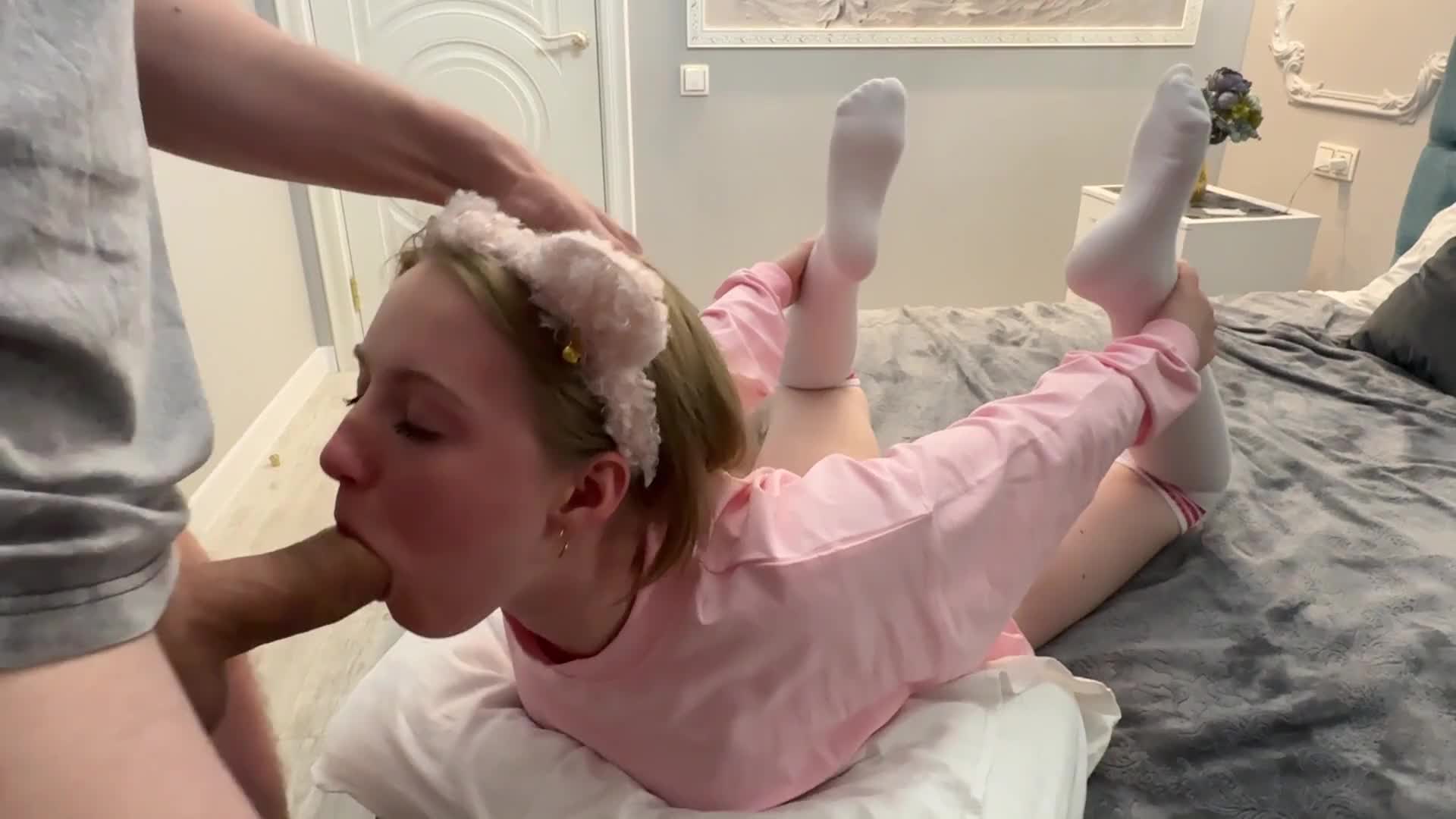 与两个juicy青少年三人行！女孩们接受我的大鸡巴 - Pornhub.com