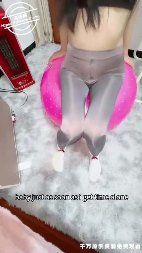 【小姨子的秘密】小姨子的秘密，小姨子灰色拉链瑜伽裤勾我过去 一见面就拉链敞开自慰逼操， 秋千上狂干内射她子宫。#乱伦 #丝袜 #足交 #内射 #调教 #瑜伽库完整版更在|绿帽淫妻VIP|@papasq_bot