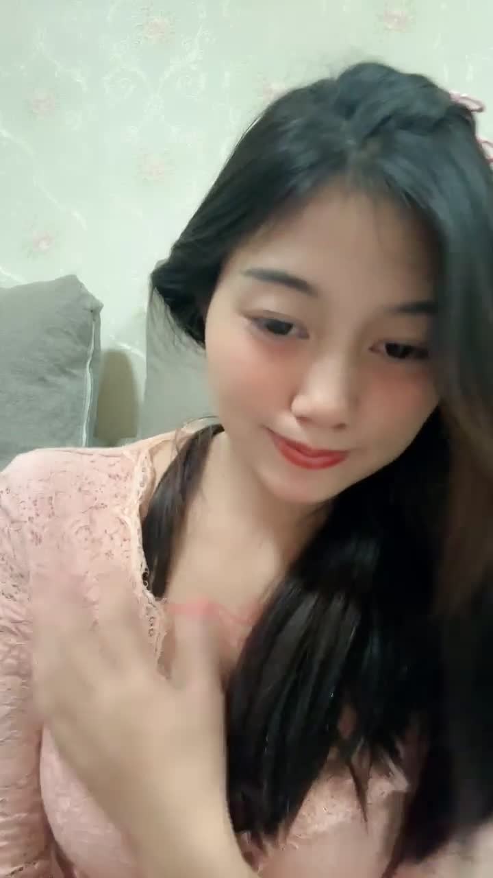 2048.vip-推荐 颜值少妇【玫瑰】大尺度掰逼诱惑，自插自慰高潮，毛多一线天，全身都是敏感点