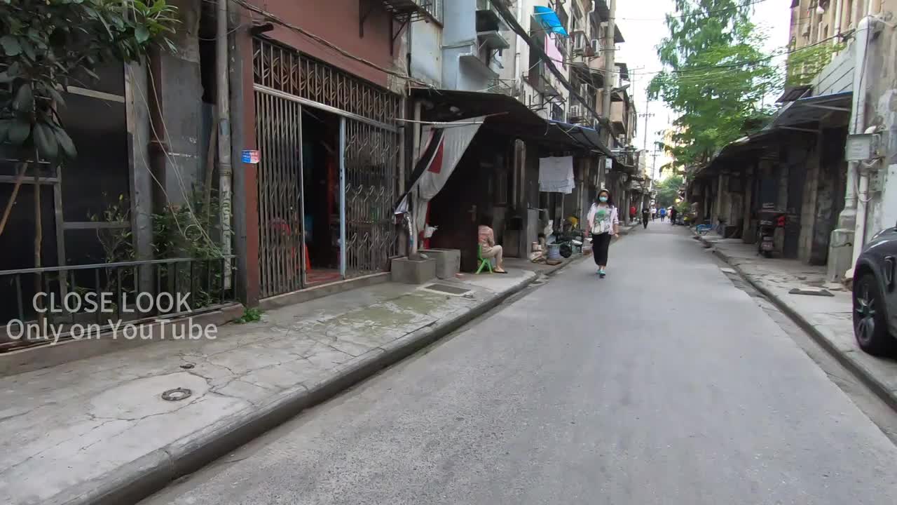 #扫街 #探店 #按摩城中村路边小屋一群俏皮女人对我吹口哨