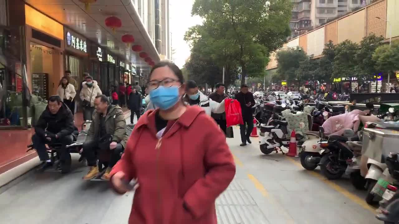 #扫街 #探店 #按摩大市场旁边的城中村 很多风情万种的女人