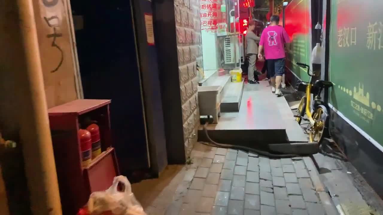 #扫街 #探店春天的汉口步行街巷子